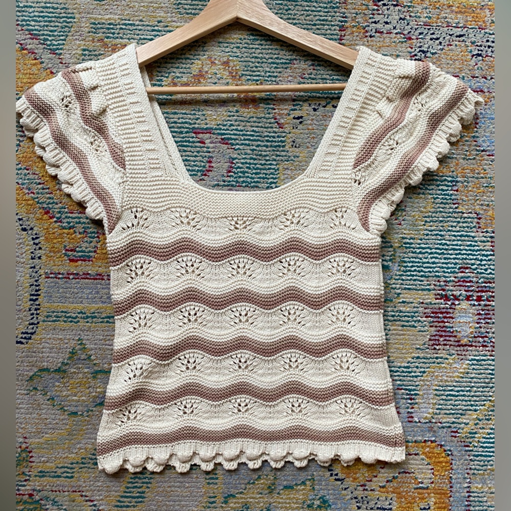 Adorable Crochet Top with Puff Cap-Sleeve - Gorgeous details! - Med